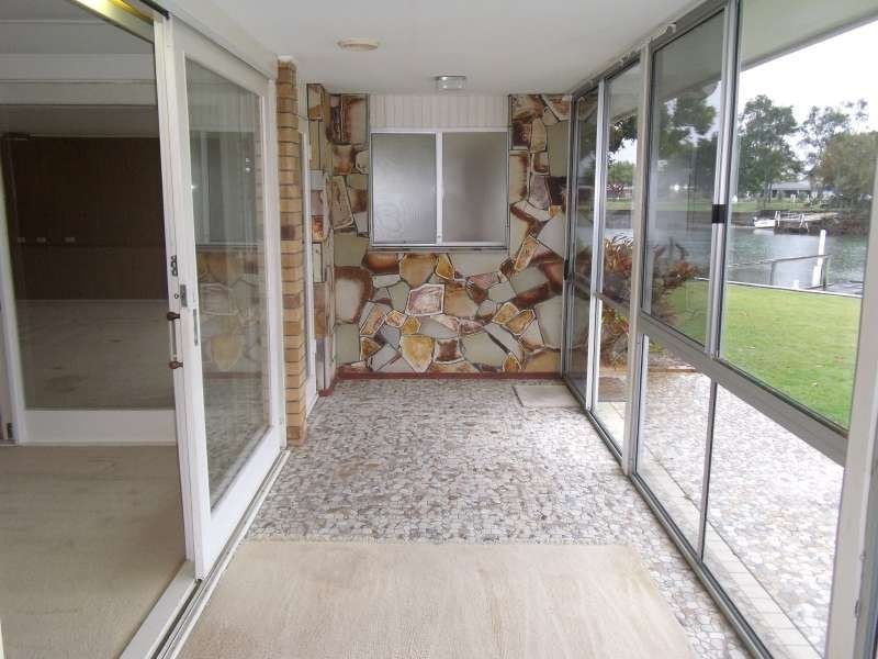 39 Vaggelas Crescent, Biggera Waters QLD 4216