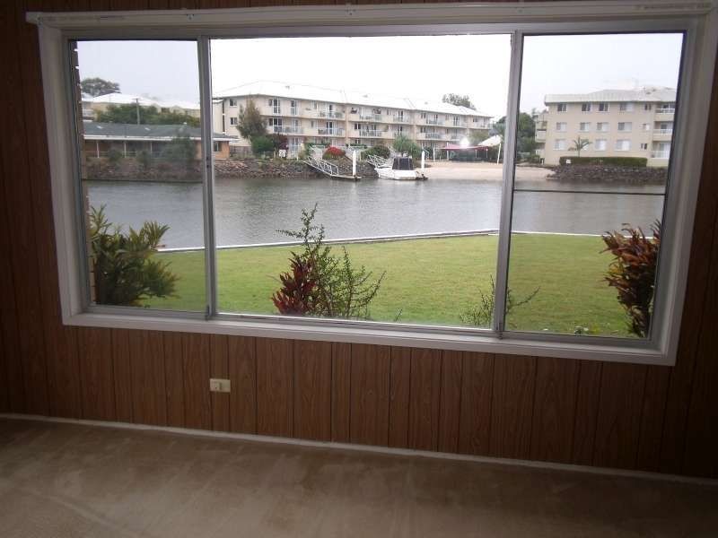 39 Vaggelas Crescent, Biggera Waters QLD 4216
