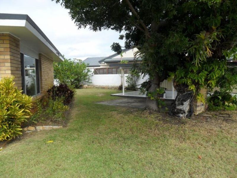 39 Vaggelas Crescent, Biggera Waters QLD 4216