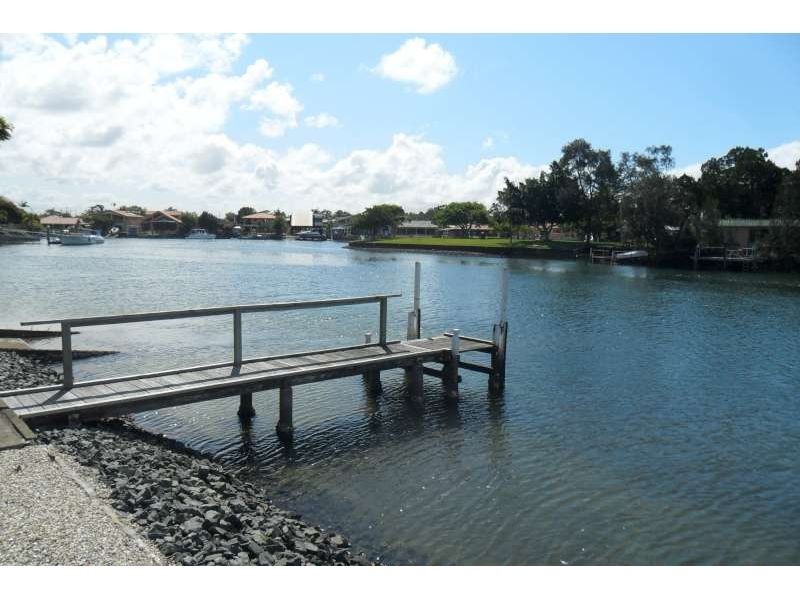 39 Vaggelas Crescent, Biggera Waters QLD 4216