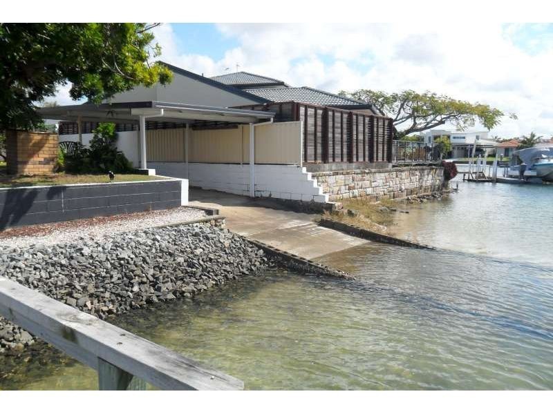 39 Vaggelas Crescent, Biggera Waters QLD 4216