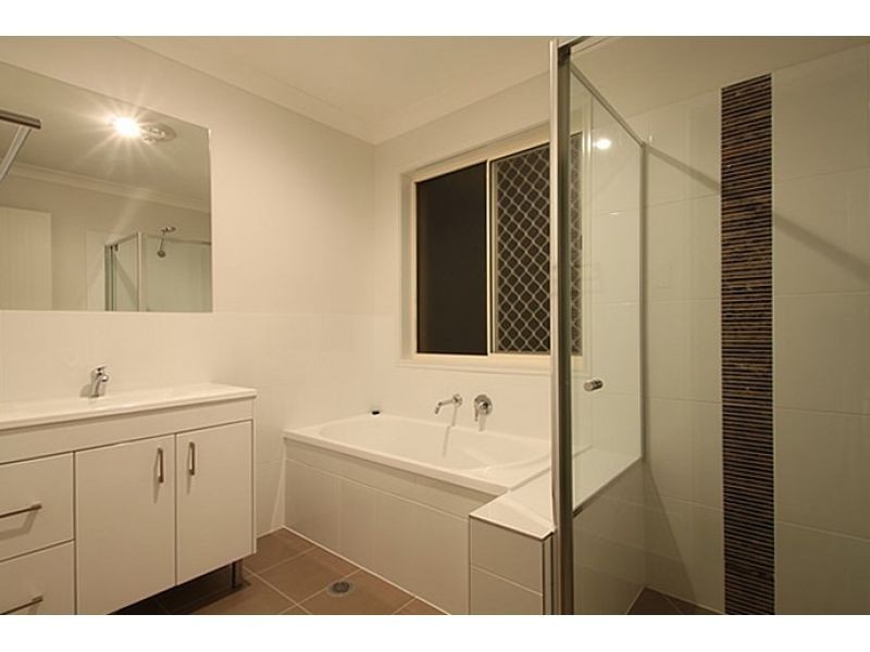 1, 5 Hipwood Street, Morayfield QLD 4506