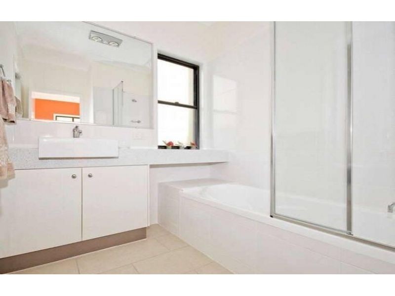 8, 3 Swordgrass Court, Kallangur QLD 4503