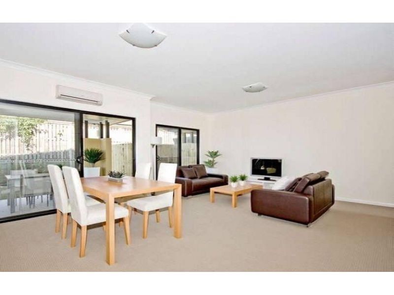 8, 3 Swordgrass Court, Kallangur QLD 4503