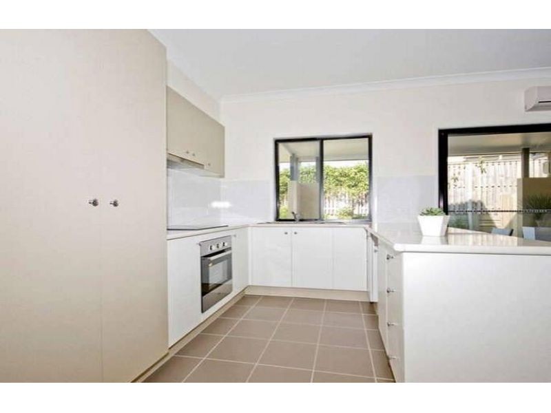 8, 3 Swordgrass Court, Kallangur QLD 4503