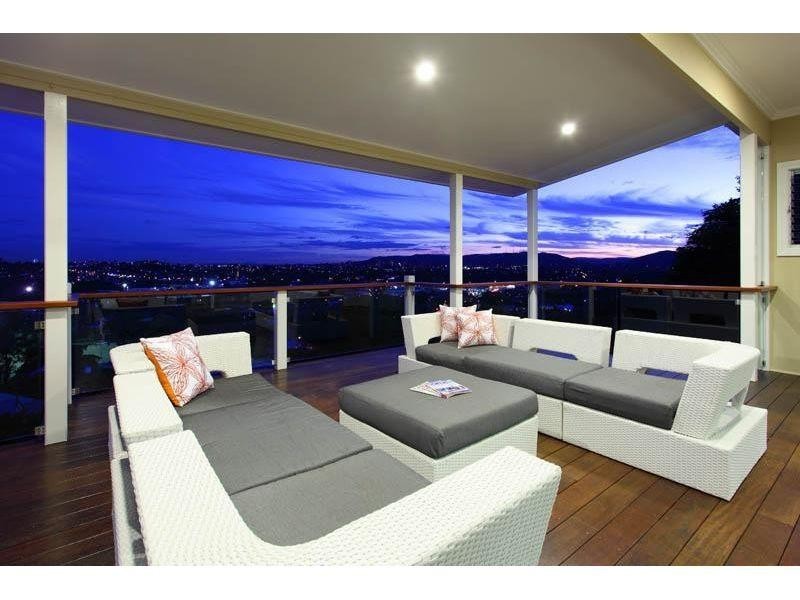 4 Hendon Street, Newmarket QLD 4051