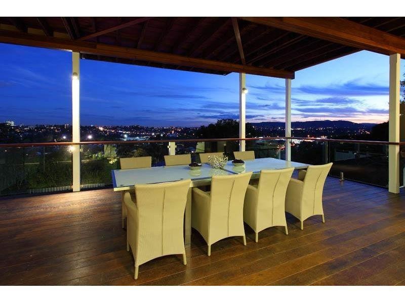 4 Hendon Street, Newmarket QLD 4051