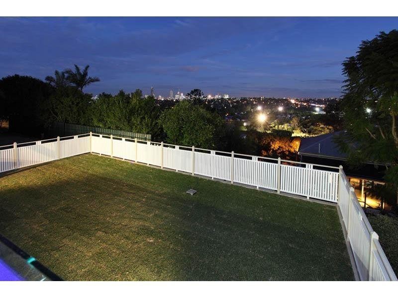 4 Hendon Street, Newmarket QLD 4051