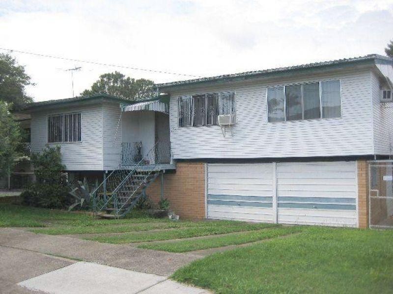 225 Broadwater Road, Mansfield QLD 4122