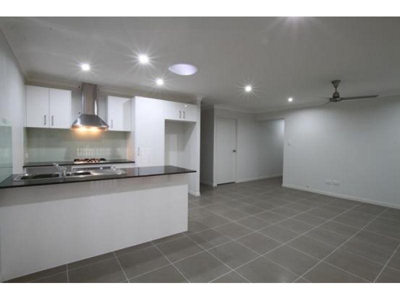 1/35 Sunflower Crescent, Upper Caboolture QLD 4510