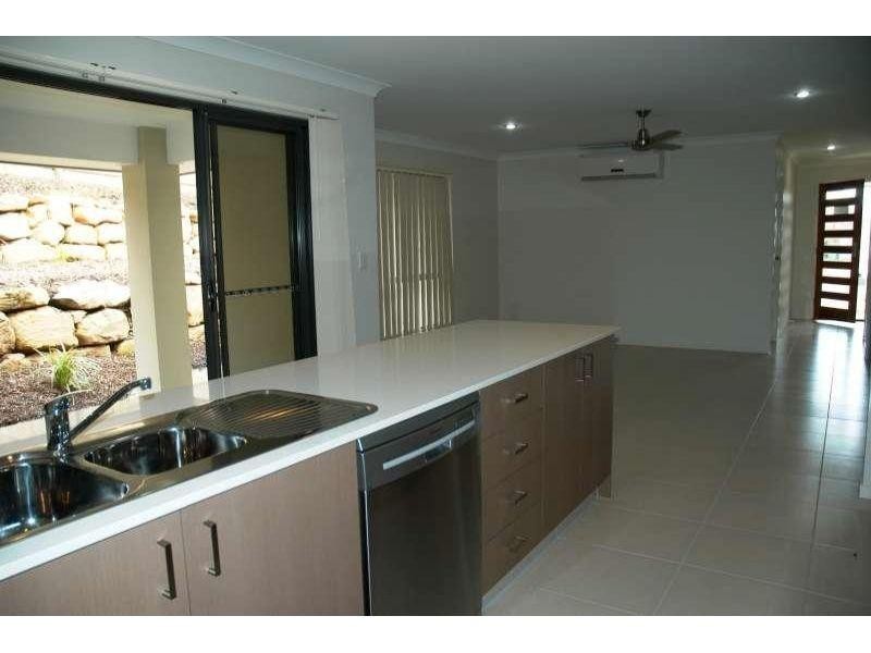 4 Hadrian Crescent, Pacific Pines QLD 4211