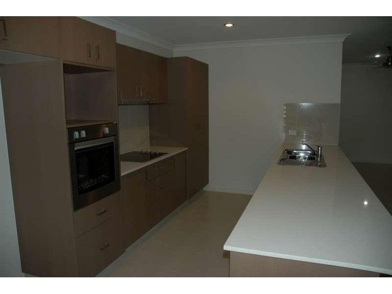 4 Hadrian Crescent, Pacific Pines QLD 4211