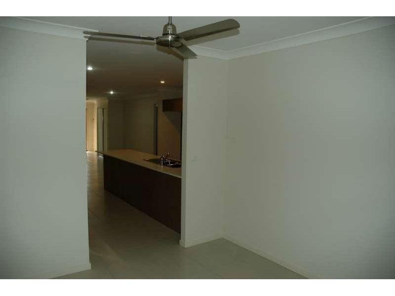 4 Hadrian Crescent, Pacific Pines QLD 4211