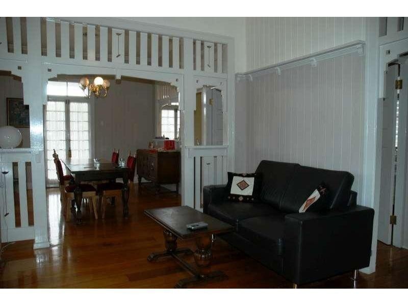 2/67 Grange Road, Grange QLD 4051