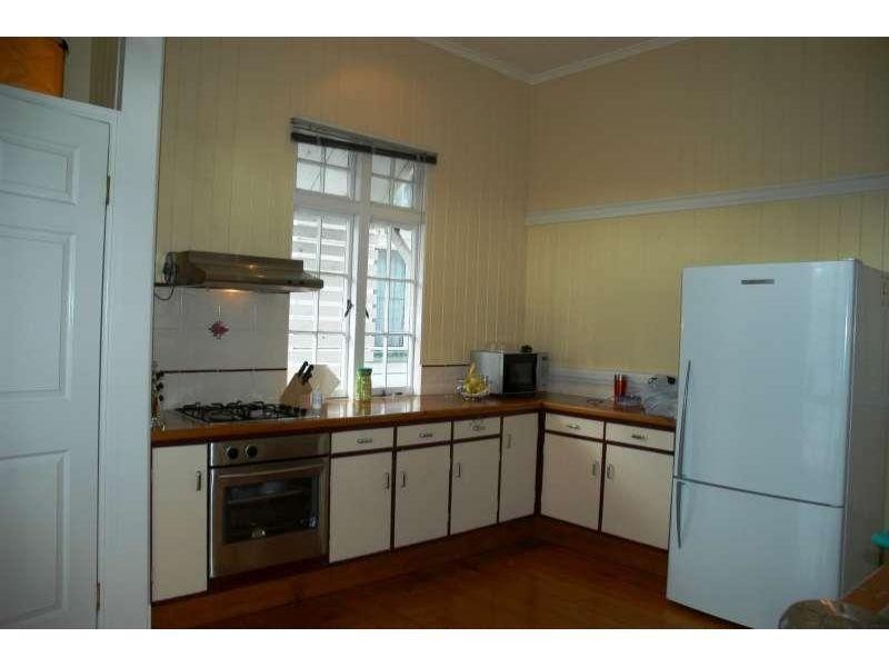 2/67 Grange Road, Grange QLD 4051