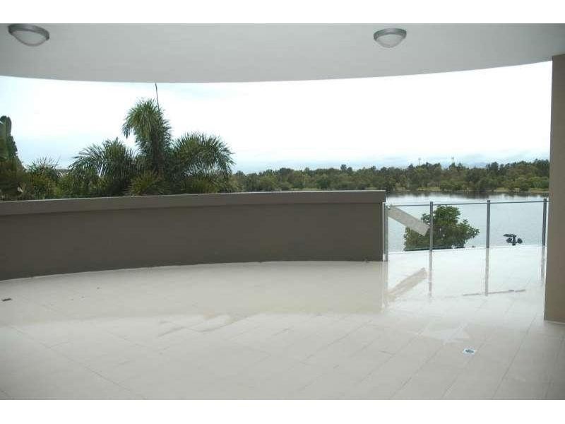 4/3046 Quay South Drive, Carrara QLD 4211