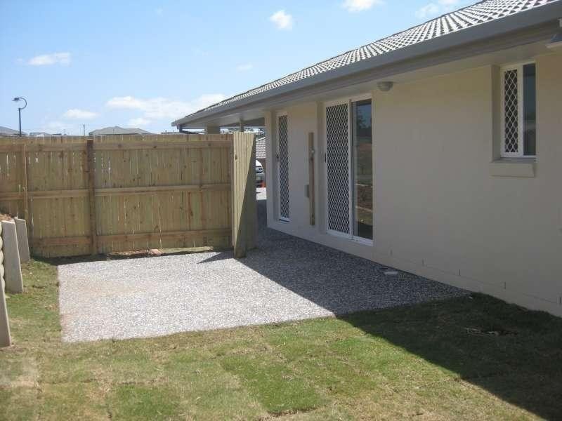 2/5 Lygon Place, Kallangur QLD 4503