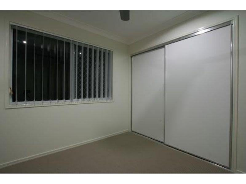 2/5 Lygon Place, Kallangur QLD 4503