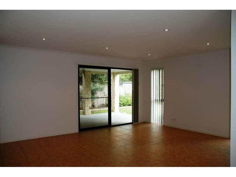 2/18 Freeda Street, Ashmore QLD 4214