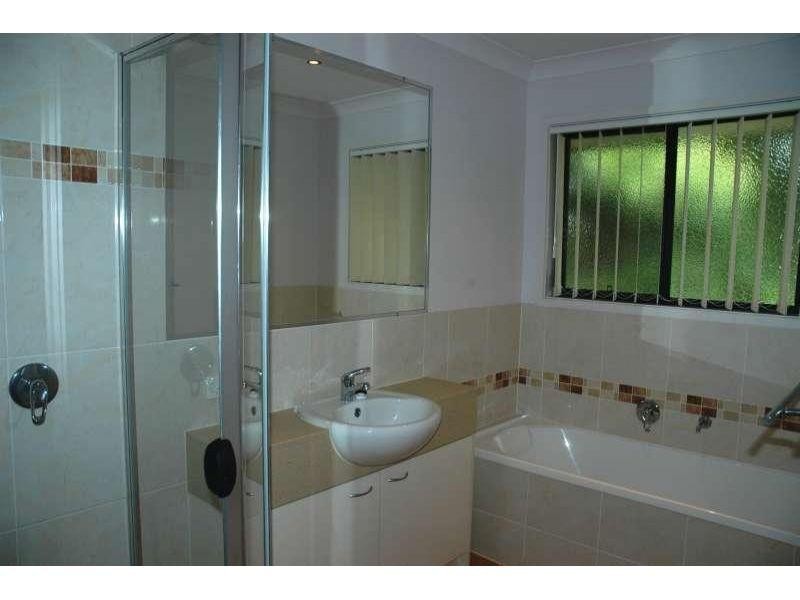 2/18 Freeda Street, Ashmore QLD 4214