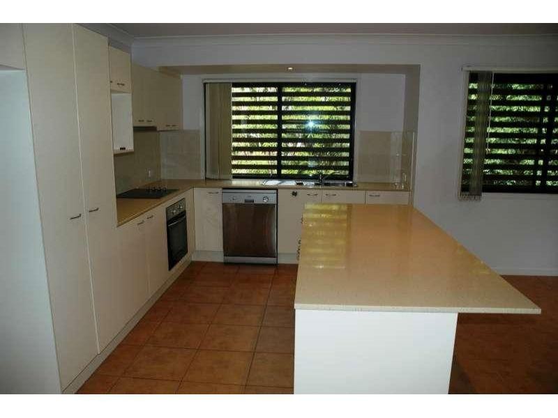 2/18 Freeda Street, Ashmore QLD 4214