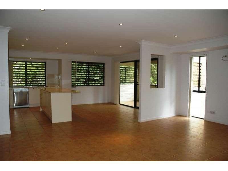 2/18 Freeda Street, Ashmore QLD 4214