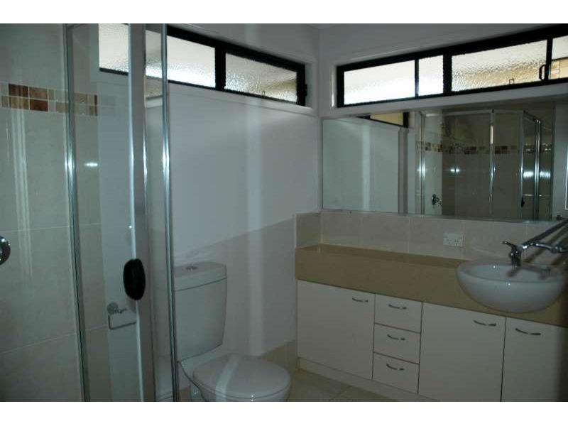 2/18 Freeda Street, Ashmore QLD 4214