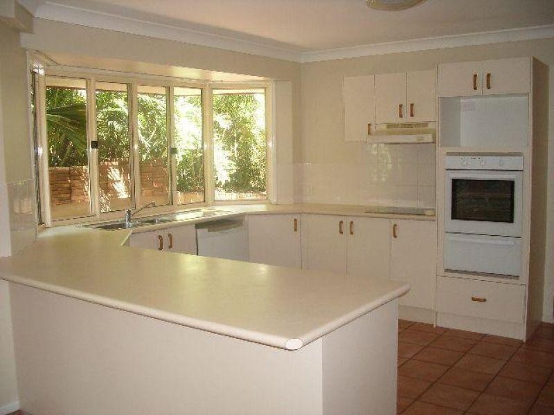 6 Hart Close, Brookfield QLD 4069