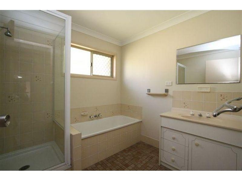 6 Mark Street, Redland Bay QLD 4165
