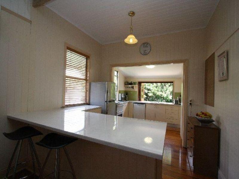 33 Russell Avenue, Norman Park QLD 4170