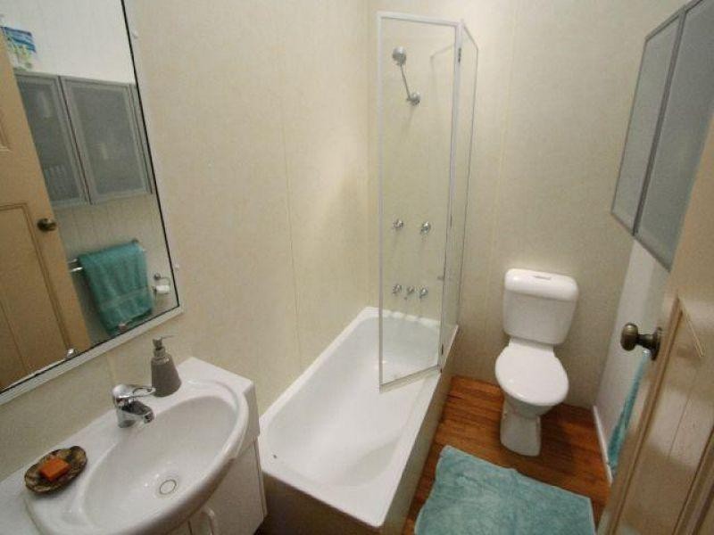 33 Russell Avenue, Norman Park QLD 4170