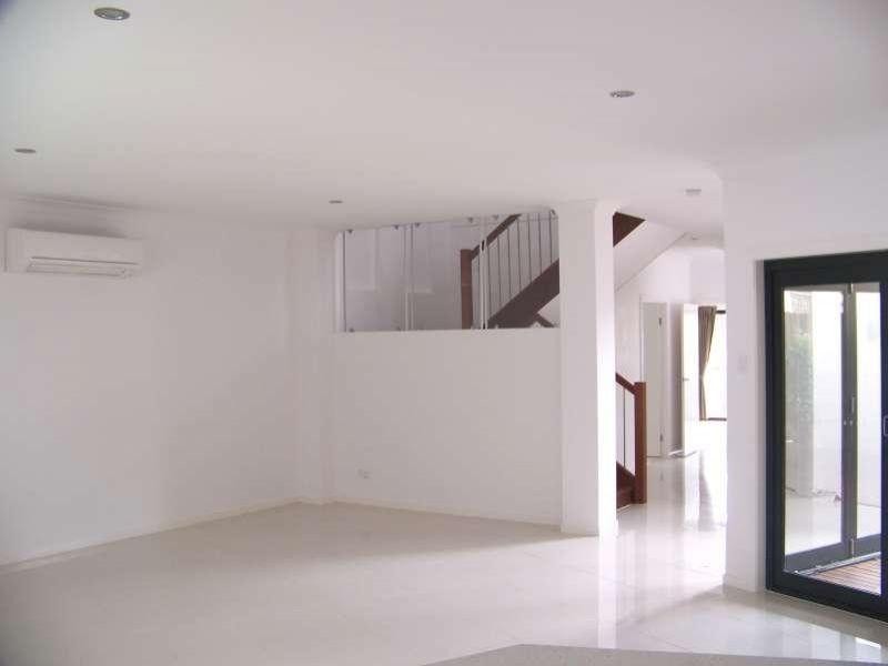 8 Amott Street, Stafford Heights QLD 4053