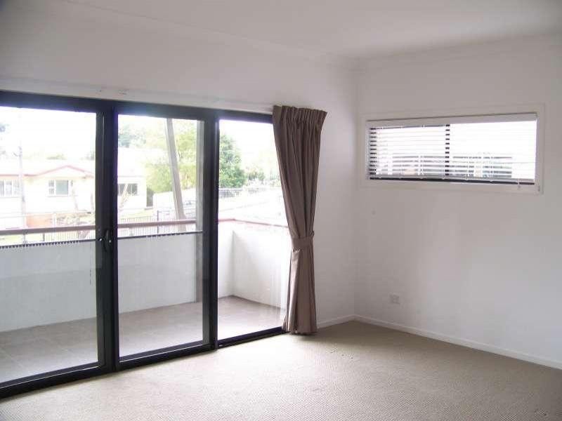 8 Amott Street, Stafford Heights QLD 4053