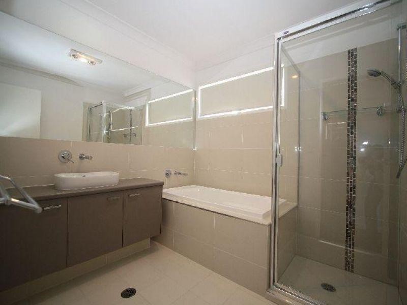 12 Wassell Street, Wynnum QLD 4178