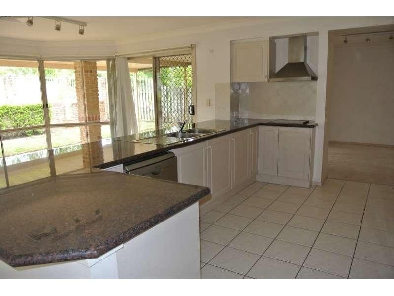 26 Blackbutt Place, Brookfield QLD 4069