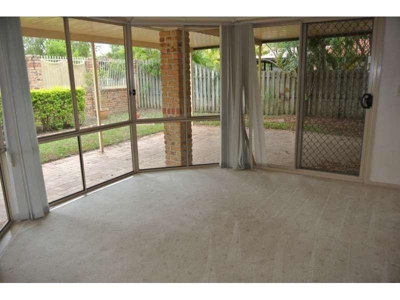 26 Blackbutt Place, Brookfield QLD 4069