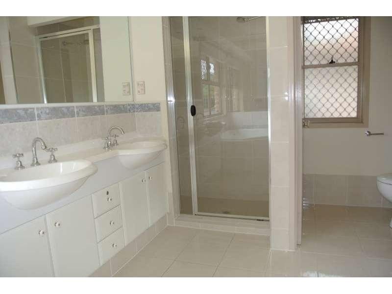 26 Blackbutt Place, Brookfield QLD 4069