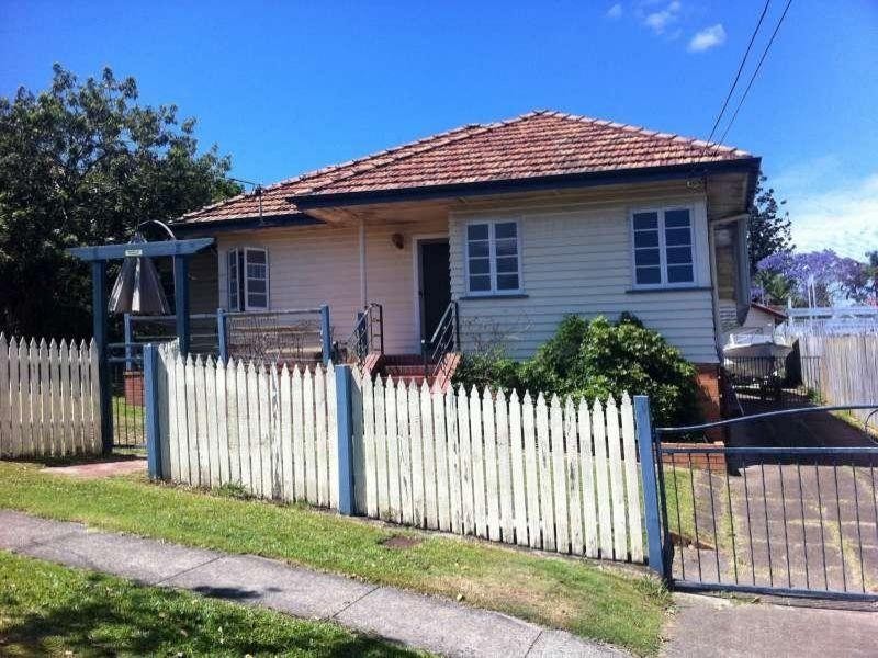 105 Martha Street, Camp Hill QLD 4152