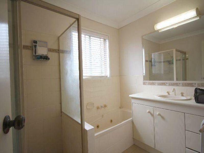 2/9 Mons Road, Carina Heights QLD 4152