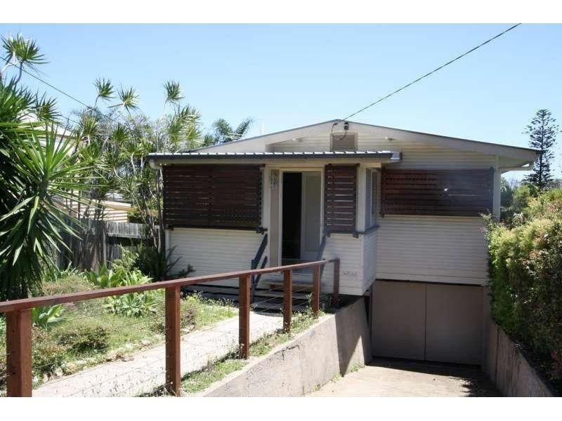 33 Curve Avenue, Wynnum West QLD 4178