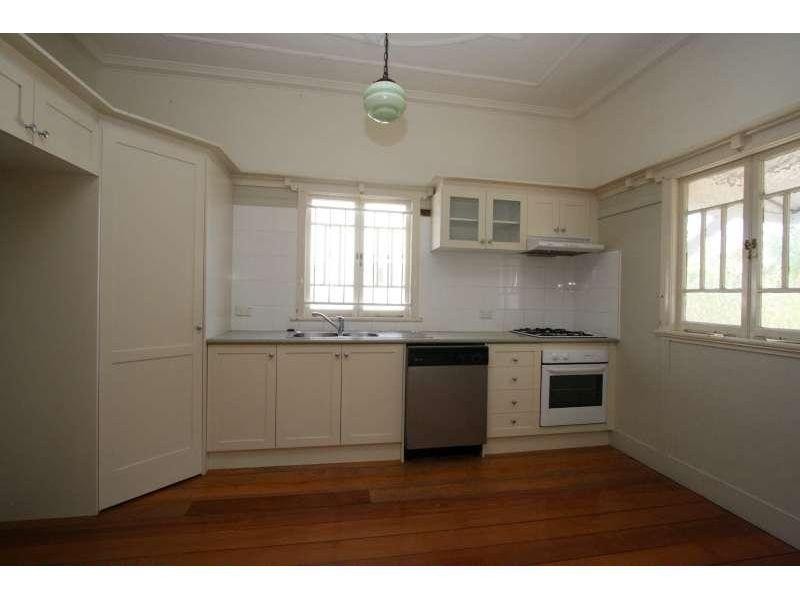 33 Woodrow Drive, Coorparoo QLD 4151