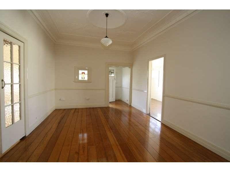 33 Woodrow Drive, Coorparoo QLD 4151