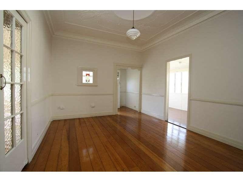 33 Woodrow Drive, Coorparoo QLD 4151