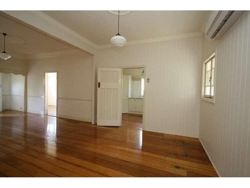 33 Woodrow Drive, Coorparoo QLD 4151