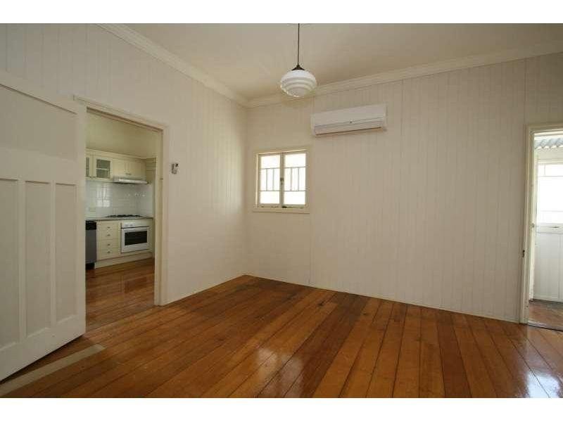 33 Woodrow Drive, Coorparoo QLD 4151