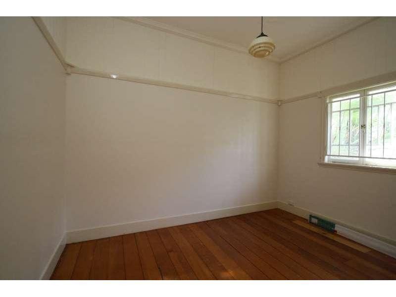 33 Woodrow Drive, Coorparoo QLD 4151