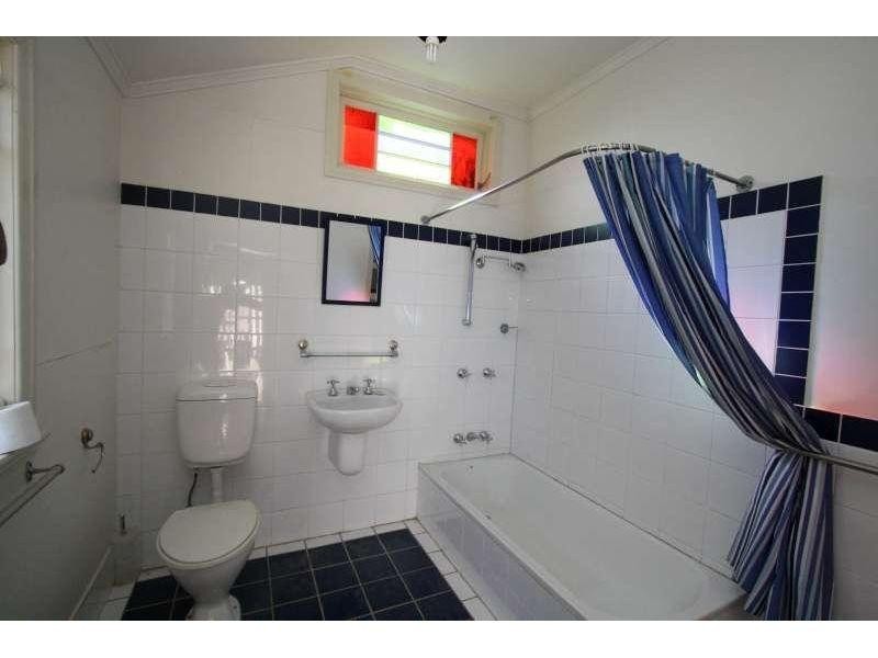 33 Woodrow Drive, Coorparoo QLD 4151