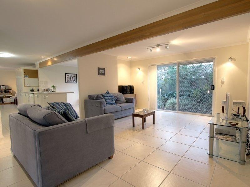 17 Casuarina Crescent, Calamvale QLD 4116