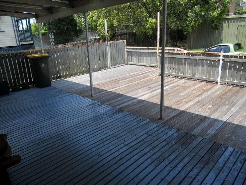 32 Knowsley Street, Greenslopes QLD 4120