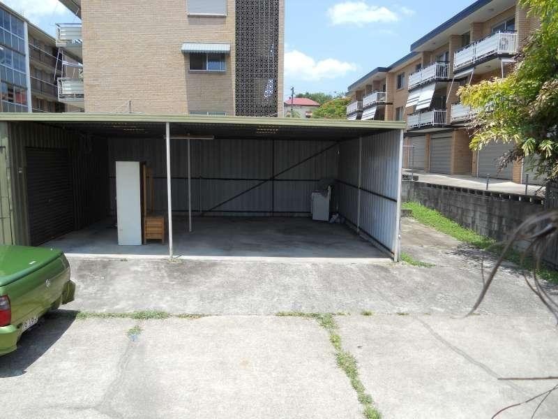 32 Knowsley Street, Greenslopes QLD 4120
